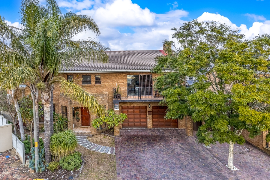6 Bedroom Property for Sale in Brackenfell South Western Cape